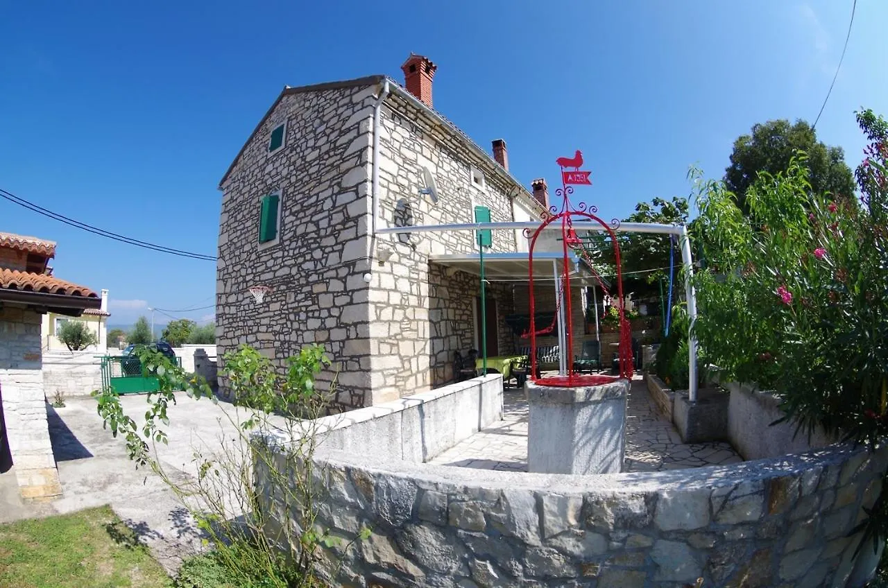 Holiday House In Village Rakalj بيت للعطل