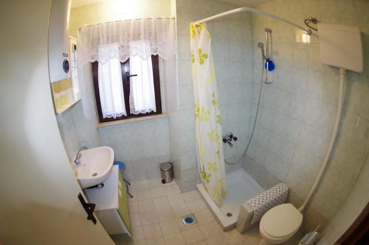 Holiday House In Village Rakalj بيت للعطل