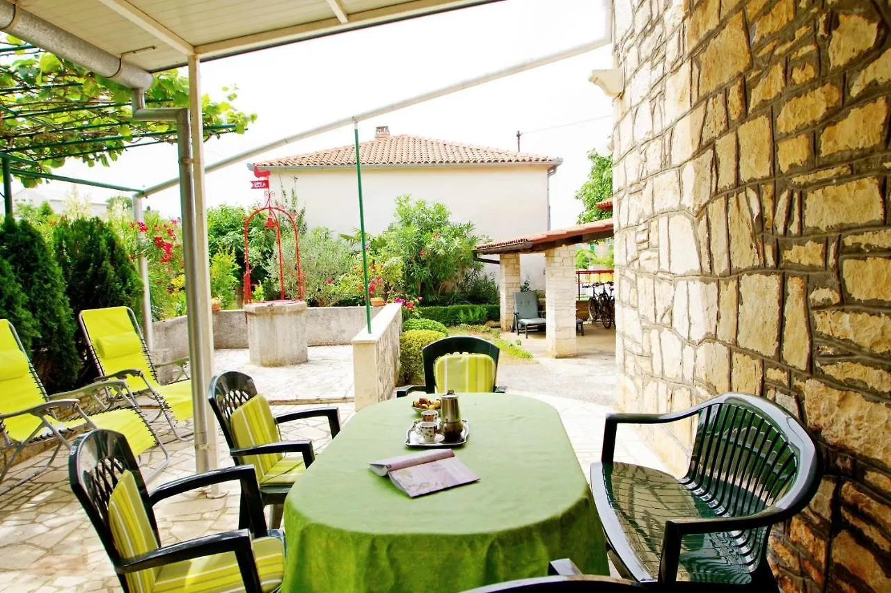 Holiday House In Village Rakalj بيت للعطل